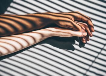 How to Heal an Anxious Attachment Style, According to a Relationship Coach