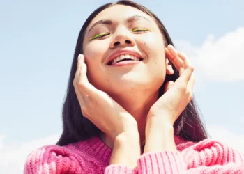 A Neuroscientist Says These 4 Things Will Make You Happier